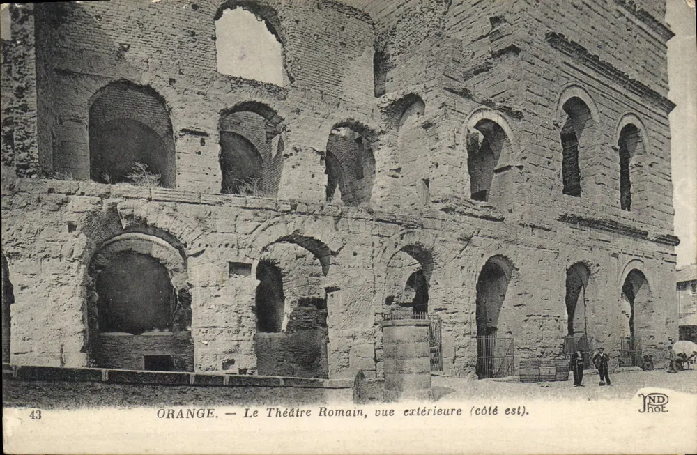Orange — Das römische Theater, äußere Ansicht (Ostseite). — JND Phot. - Vorderseite