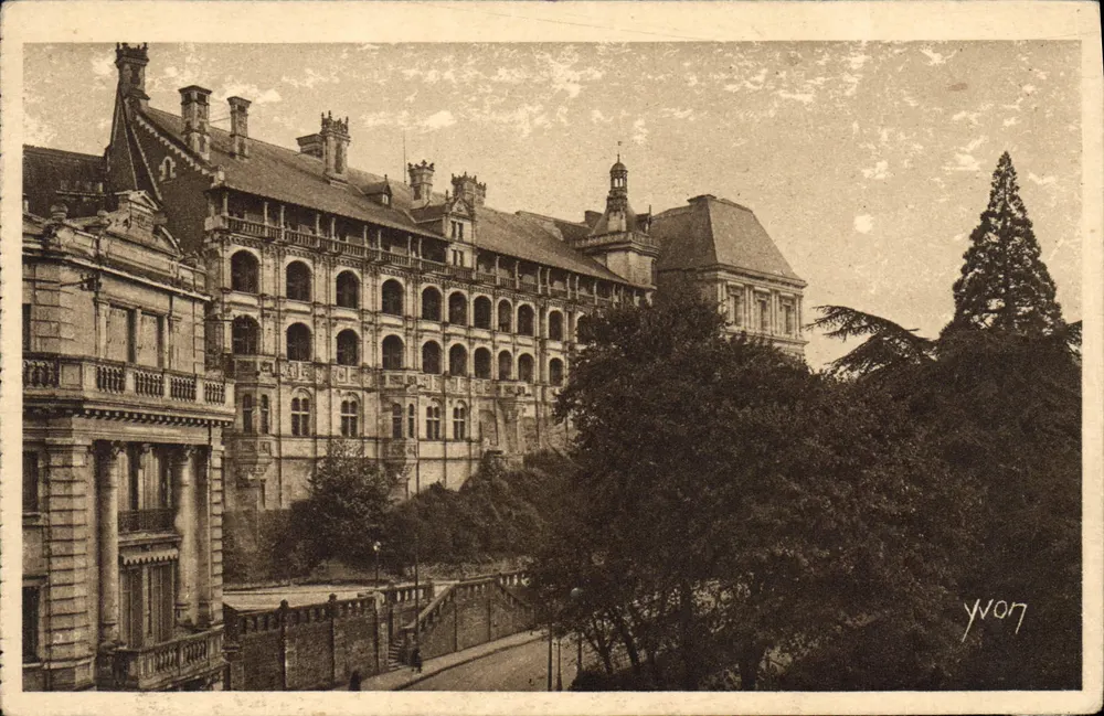Castelo de Blois — Ala de Francisco I — Edição de Arte YVON, Paris - Frente