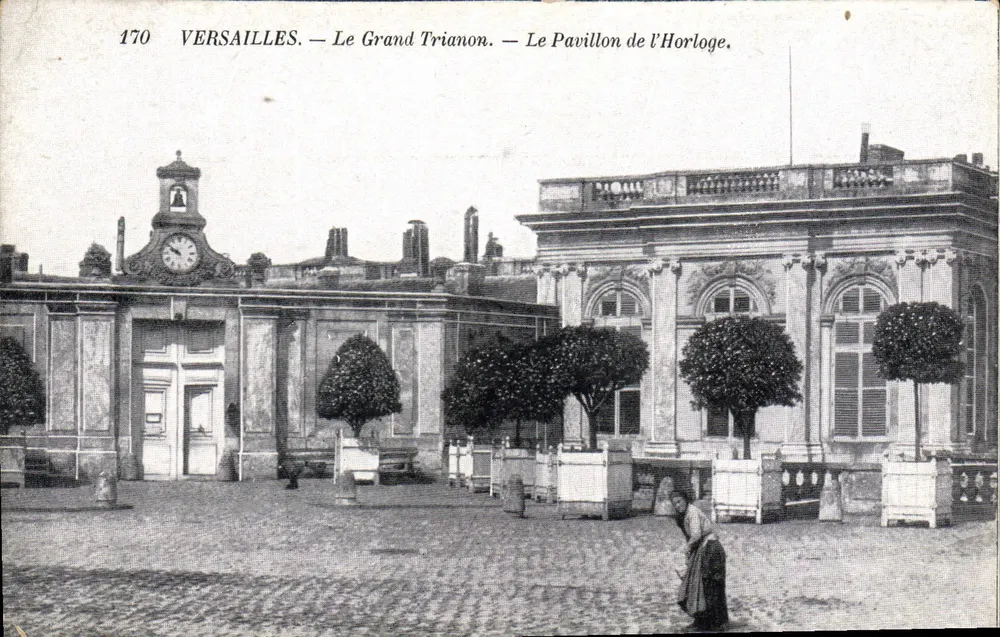 Versailles — Der Große Trianon — Das Uhrenpavillon - Vorderseite