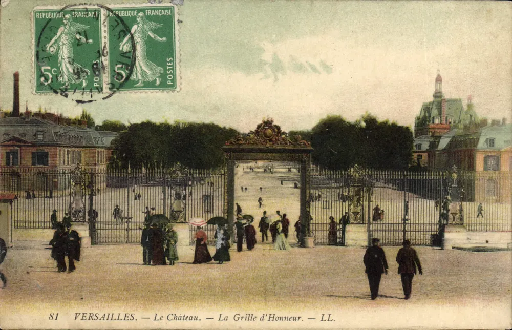 Versailles — O Castelo — A Grade de Honra — LL. — n°81 - Frente