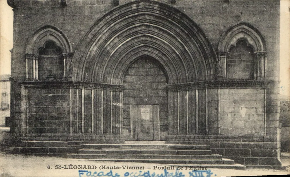 St-Léonard (Haute-Vienne) — Portal der Kirche — Westfassade, 13. Jahrhundert - Vorderseite