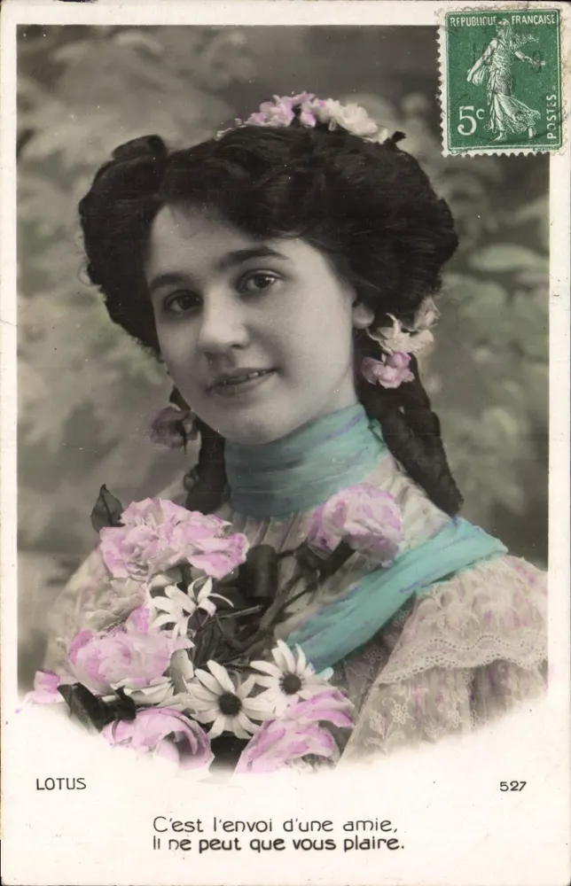 Junge Frau mit Blumenstrauß — Verlag LOTUS, Nr. 527 - Vorderseite