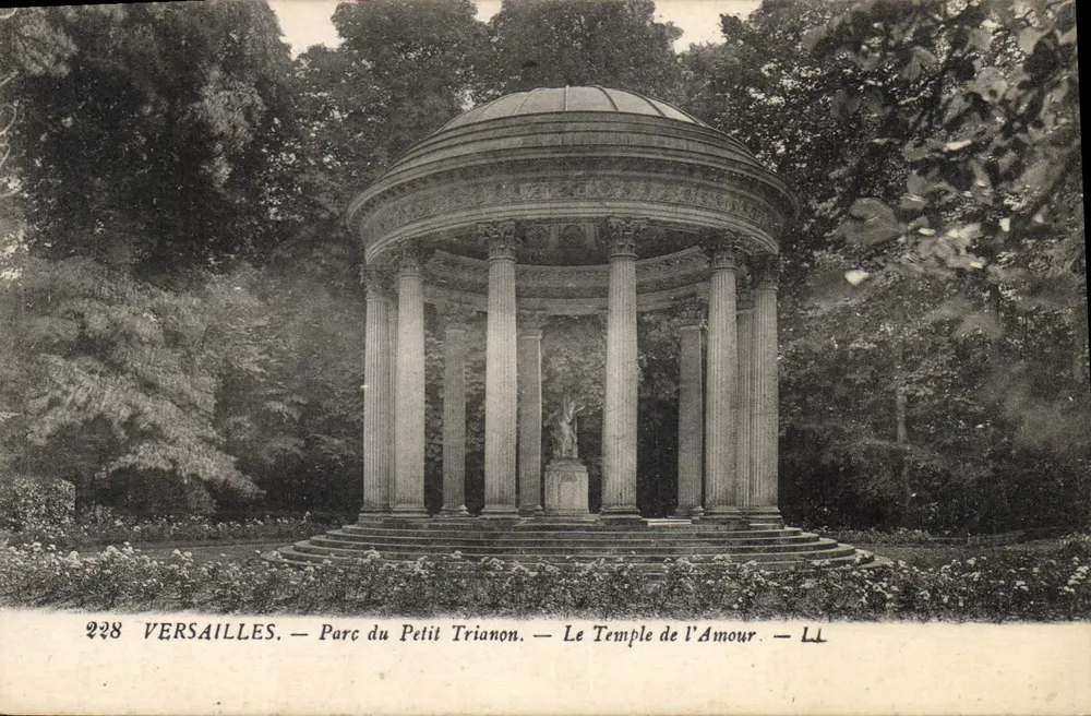 Versailles — Park des Petit Trianon — Tempel der Liebe — LL - Vorderseite