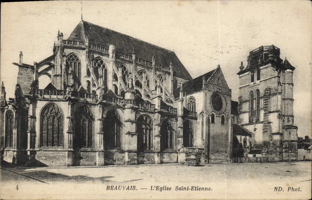 Beauvais — A Igreja de São Etienne — ND. Fot. - Frente
