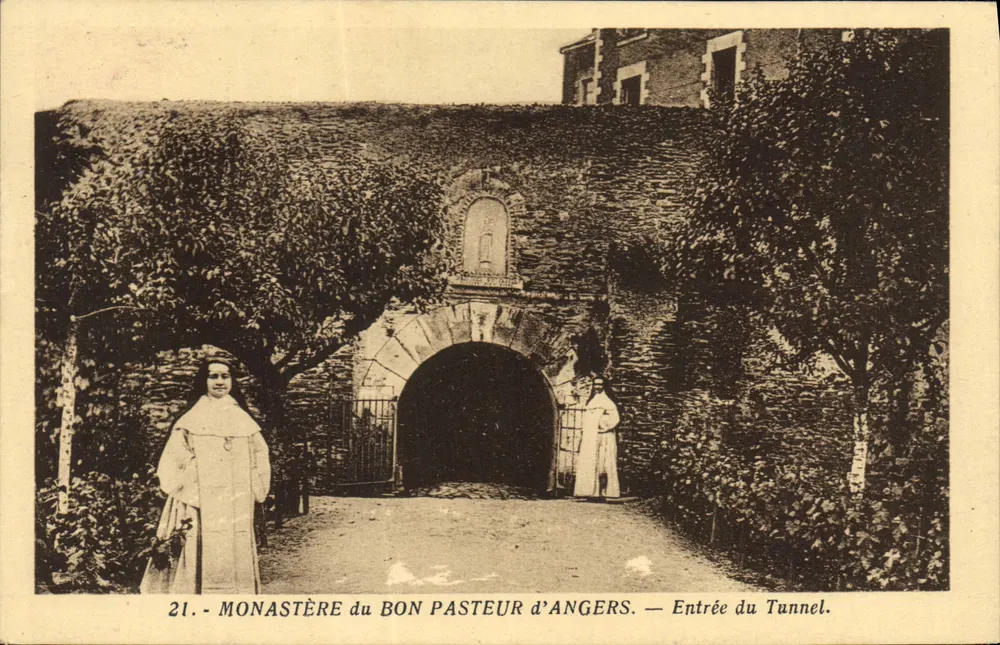 Mosteiro do Bom Pastor de Angers — Entrada do Túnel - Frente