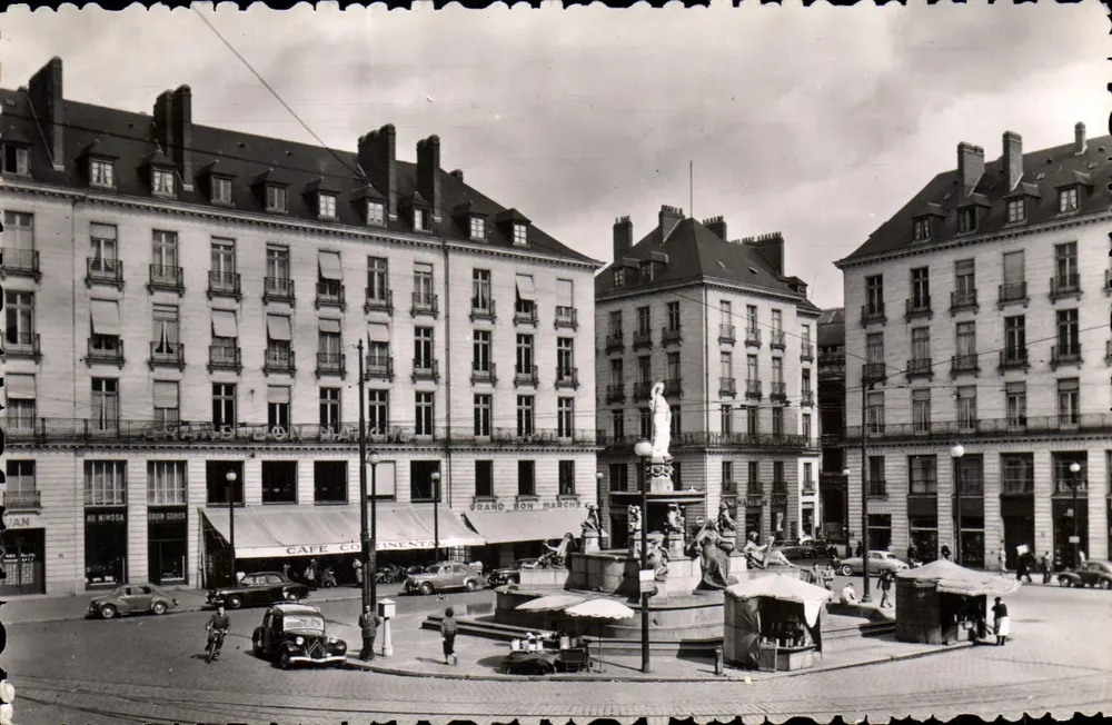 Praça Real em Nantes — Grande Loja e fonte — editor desconhecido - Frente