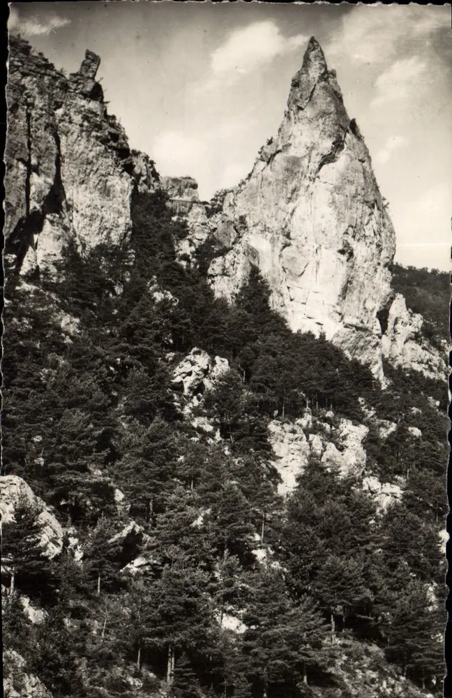 Gorges du Tarn — La Roche Aiguille, Ansicht vom Belvédère (Höhe 82 m.) — R. GALLLOIS, Handwerker, Rueil-Malmaison - Vorderseite