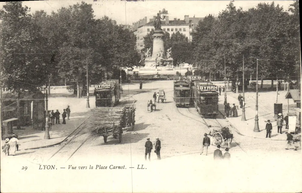 LYON — Vista para a Praça Carnot — LL. - Frente