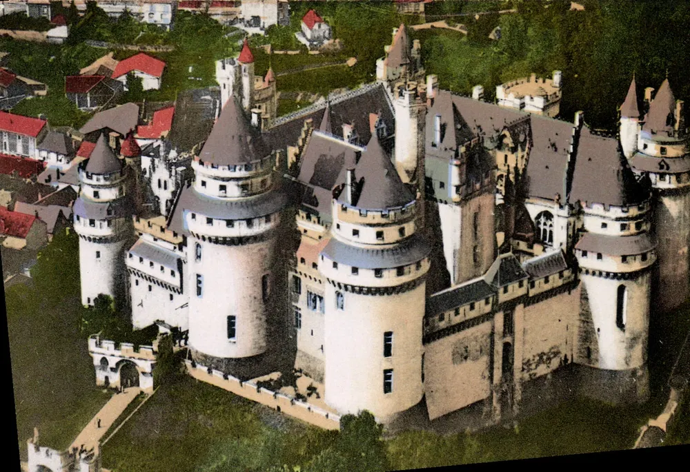 O Castelo de Pierrefonds — vista aérea — Établissements Gaster-Vatin - Frente