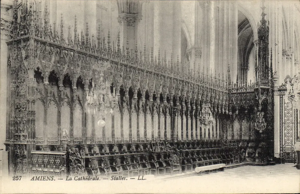 Amiens — A Catedral — Stalles — LL. — N° 257 - Frente