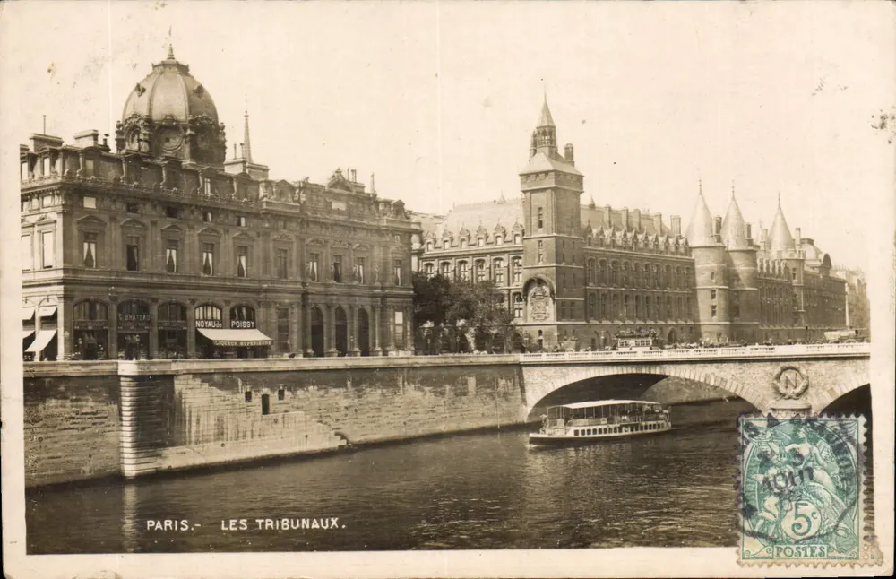 Paris — Os Tribunais — Editor não identificado, número de série não visível - Frente