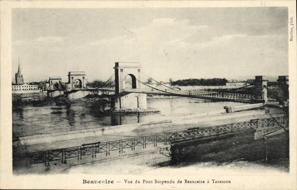 Beaurepaire — Blick auf die Hängebrücke von Beaurepaire nach Tarascon — Martino, phot. - Vorderseite