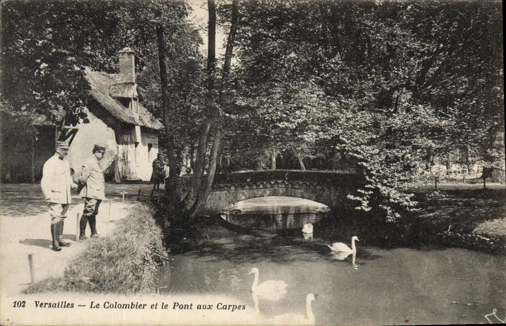 Versailles — Le Colombier und der Pont aux Carpes — Verlag EGM, n° 102 - Vorderseite