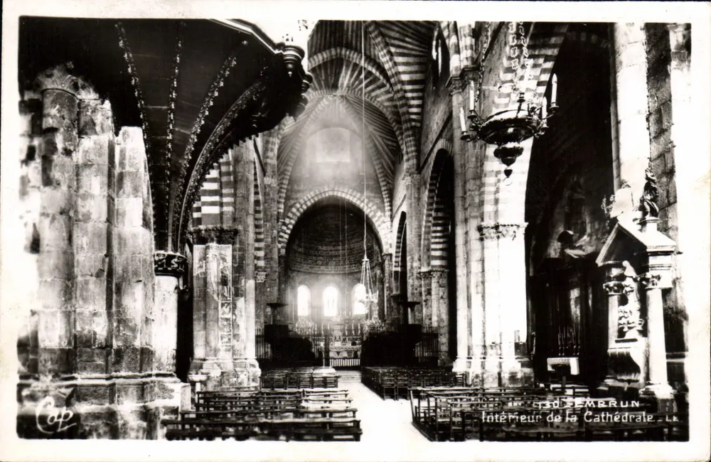 Interior da Catedral de Sembrun — vista interior — Cop - Frente