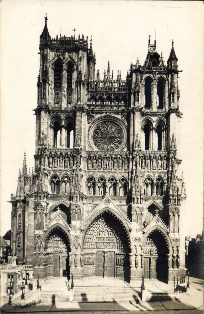 Catedral Nossa Senhora de Amiens — fachada gótica — E. RÉGNAUT, Amiens - Frente