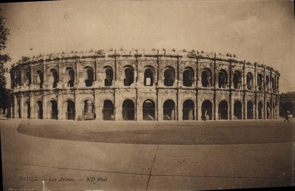 Nîmes — As Arenas — ND Phot - Frente