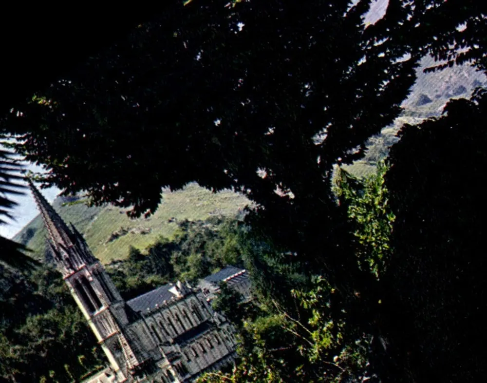 Lourdes — A Basílica — Ed. P. Doulet & P. Peyramond - Frente
