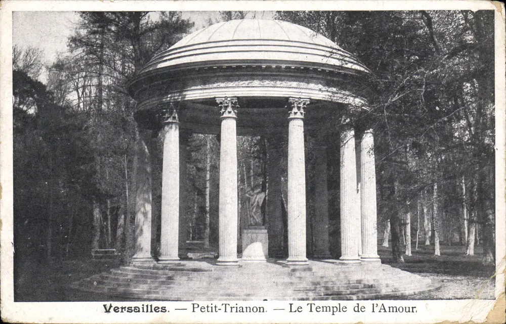 Versailles — Petit-Trianon — Le Temple de l'Amour. Éditeur : Versailles. — Petit-Trianon. — Le Temple de l'Amour. - Voorkant