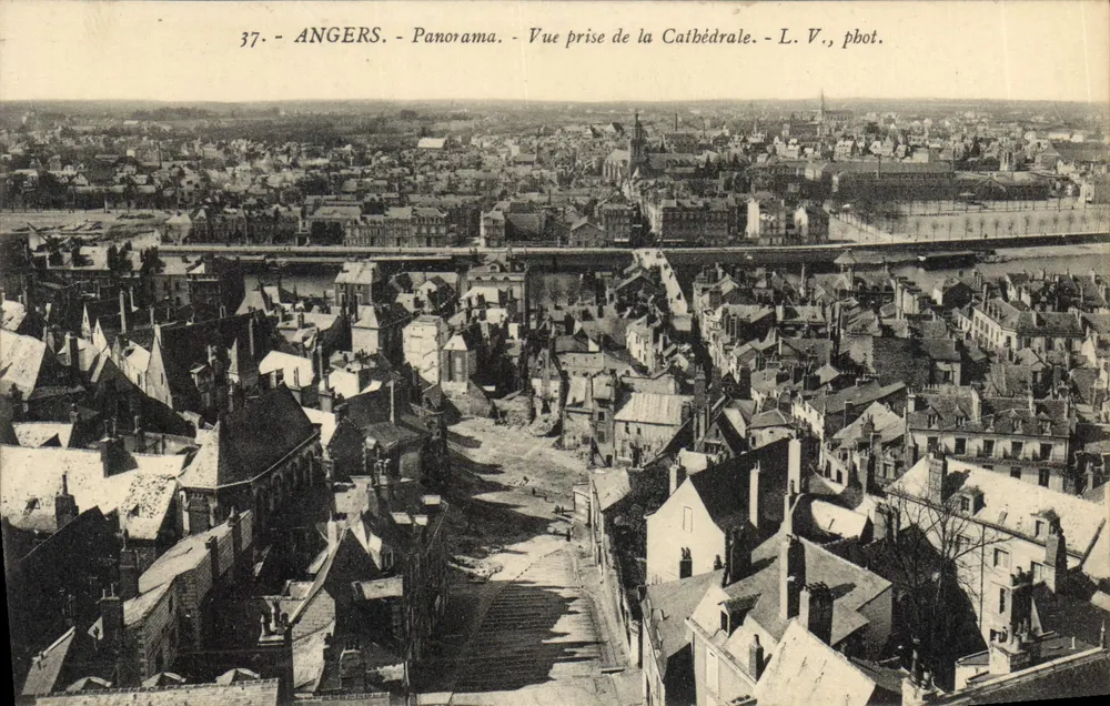 Angers - Panorama - Ausblick vom Dom - L. V., phot. - Vorderseite