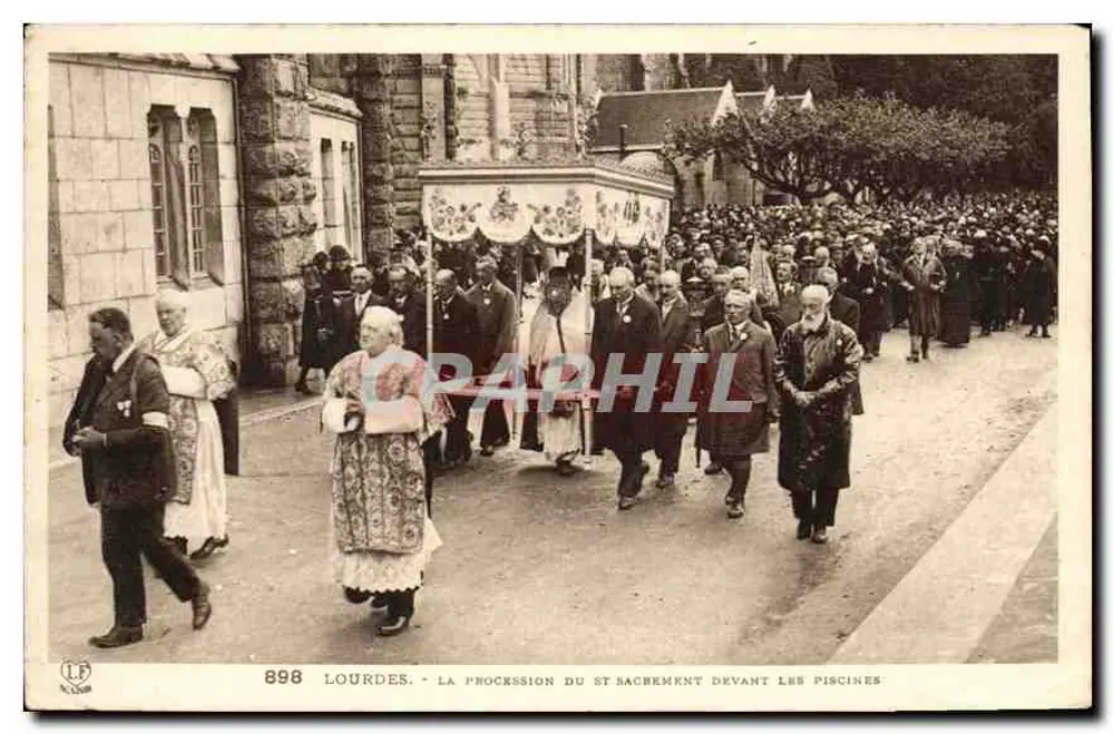 Lourdes - A procissão do Santo Sacramento diante das piscinas - Héliogravure Laboudinière, n°896 - Frente