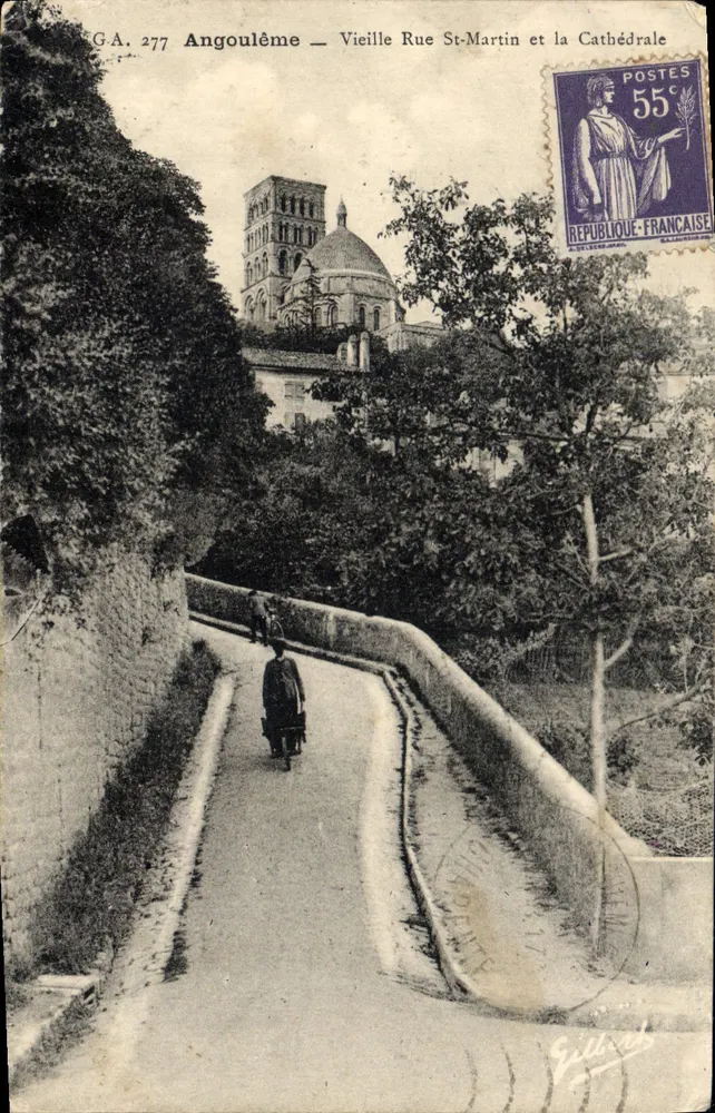 Angoulême — Alte Straße St-Martin und die Kathedrale — G.A. 277 - Vorderseite