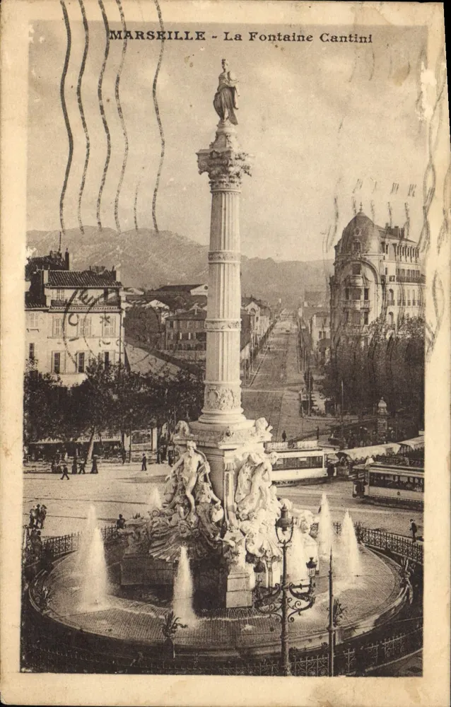 Marselha - A Fonte Cantini — vista da praça com coluna e jatos d'água, editor não visível - Frente