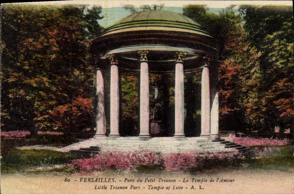 Versailles - Parque do Petit Trianon - O Templo do Amor - A. L. - Frente