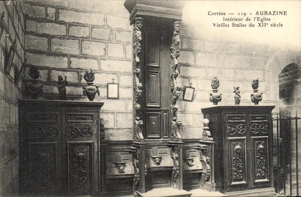 Aubazine — Innenansicht der Kirche — Alte Stühle aus dem 12. Jahrhundert — Béost & Cie, n°119 - Vorderseite