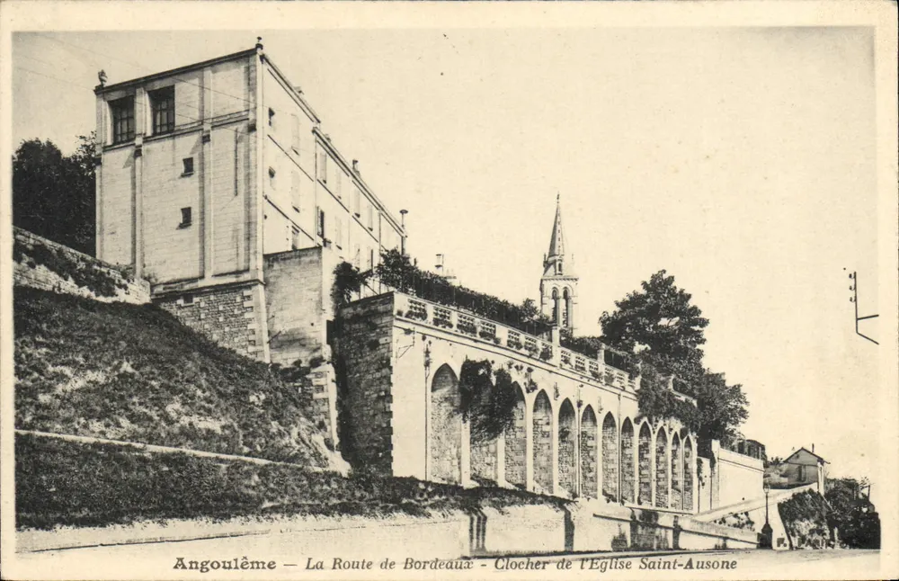 Angoulême — Die Straße nach Bordeaux — Turm der Kirche Saint-Ausone - Vorderseite