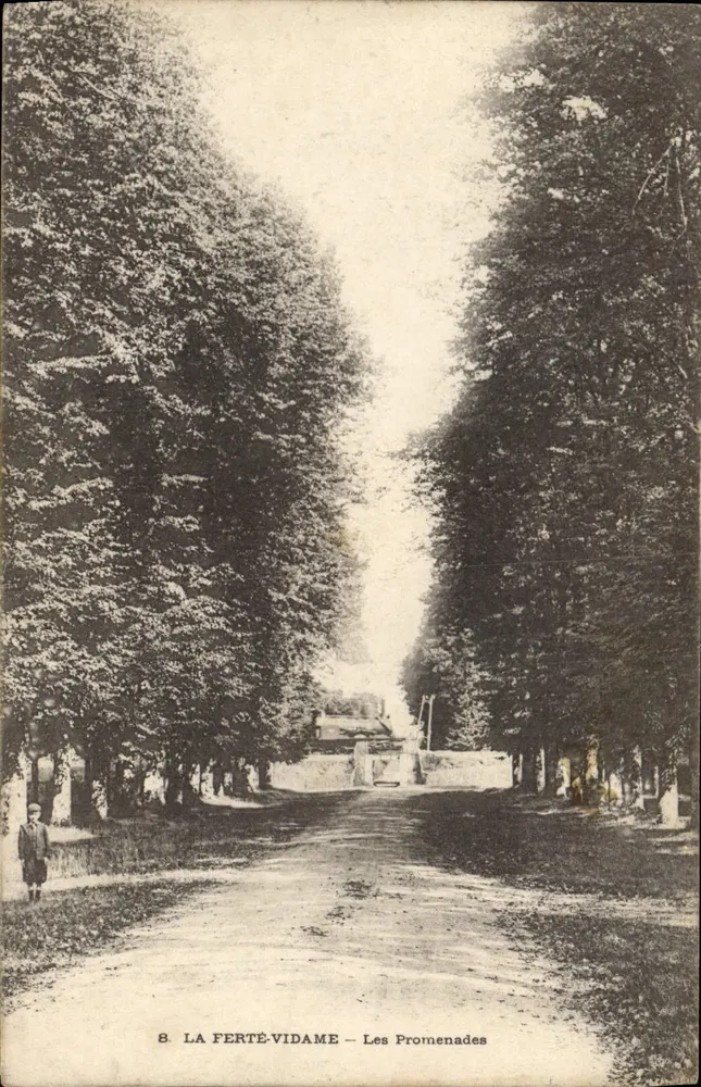 La Ferté-Vidame — As Promenades — n°8 - Frente