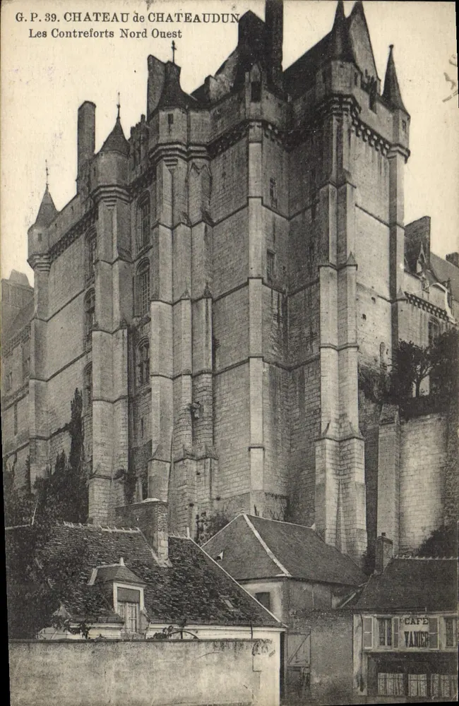 Schloss Châteaudun — Nordwestliche Stützwände — G.P. 39 - Vorderseite