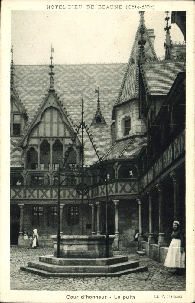 Hôtel-Dieu de Beaune — Cour d'honneur - Der Brunnen — Cl. P. Hainaux - Vorderseite