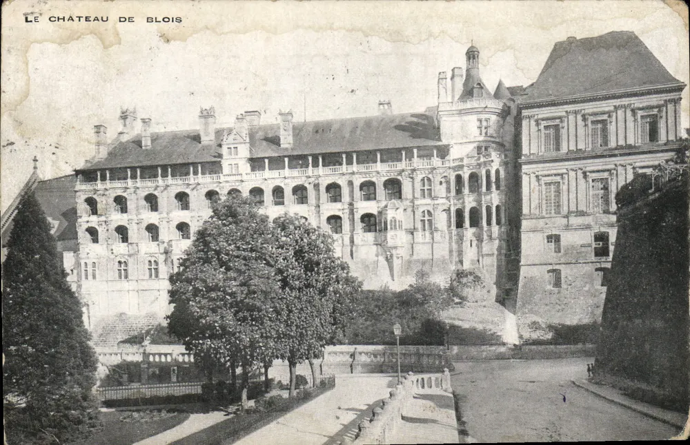 O Castelo de Blois — vista do castelo e de seu parque — editor não identificado - Frente
