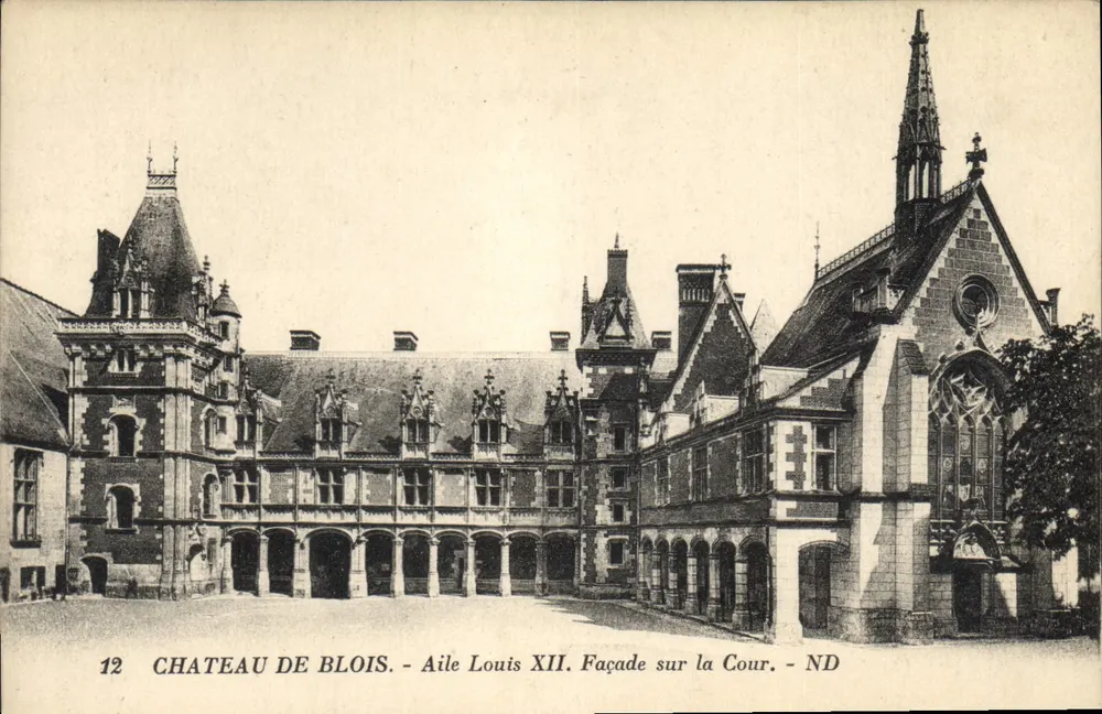 Schloss Blois — Flügel Louis XII. Fassade zum Hof. — ND - Vorderseite