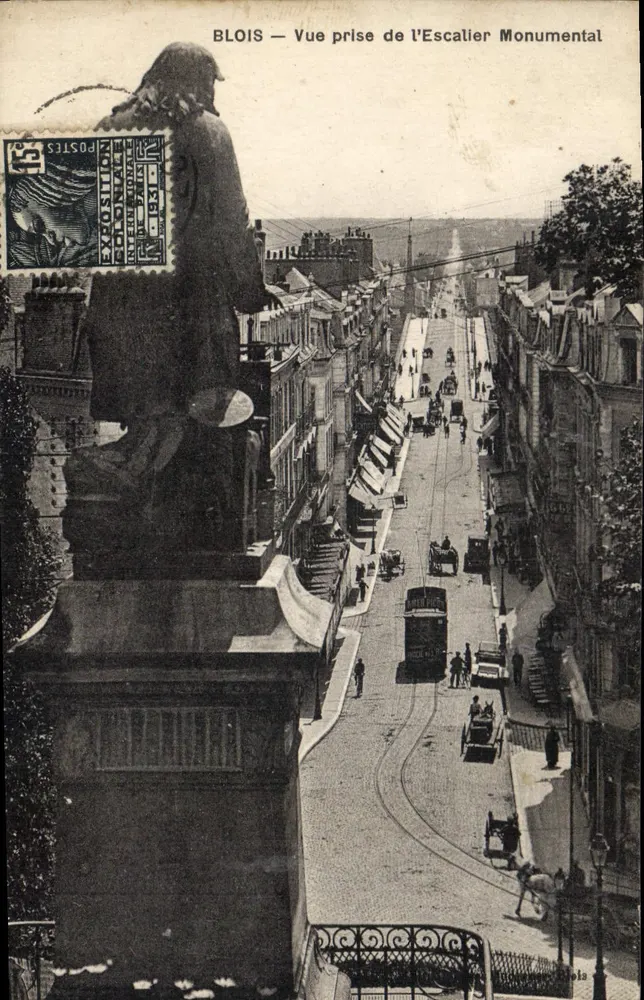 Blois — Vue prise de l'Escalier Monumental — Éditeur : Louis Dode - Recto