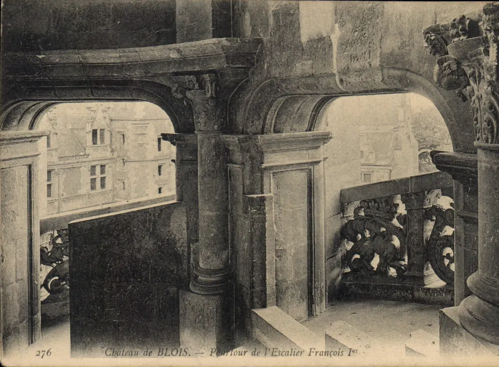 Schloss BLOIS — Ansicht der Umgebung der Treppe von François Ier - Vorderseite