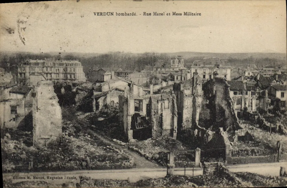 Verdun bombardeado — Rue Mazel e Mess Militaire — Edição M. Mamet, Magasins Réunis, Verdun - Frente