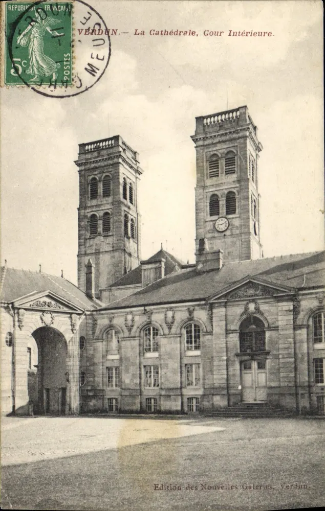 Verdun — A Catedral, Pátio Interno — Edição das Novas Galerias, Verdun - Frente