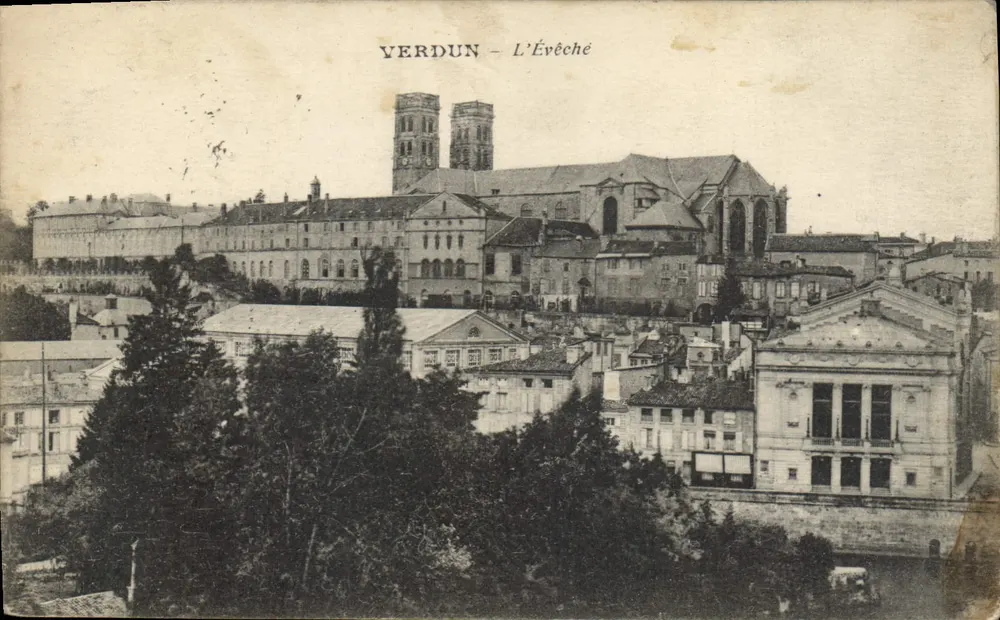 Verdun — A Catedral - Frente
