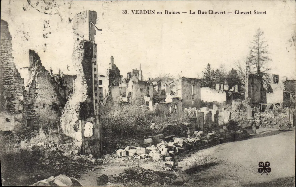 Verdun em Ruínas — A Rue Chevert — Chevert Street — MTIL - Frente