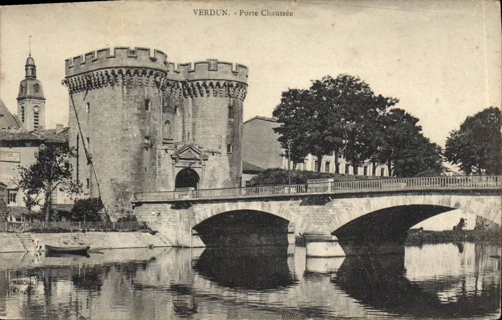 Verdun - Porte Chaussée — vista da porta e do ponte sobre a Meuse — editor Marchal - Frente