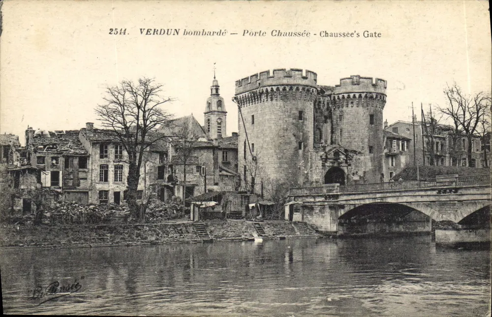 Verdun bombardeado — Porta Chaussée - Portão Chaussée — B. Brauëz, n°2544 - Frente