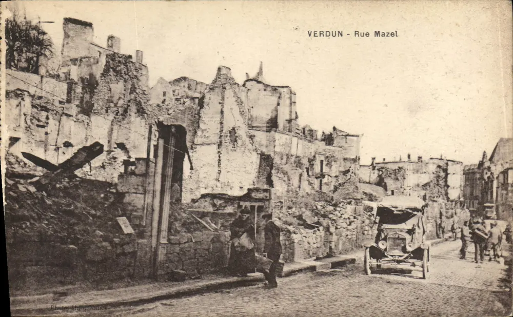 Verdun - Rue Mazel — ruínas após a guerra — Foto Huppé-Sanny - Frente