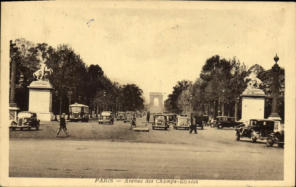 PARIS — Avenue des Champs-Élysées — uitzicht richting het Arc de Triomphe - Voorkant