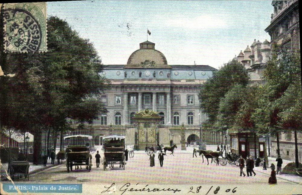 PARIS - Palácio de Justiça — vista do edifício com carros e pedestres — editor S. editor 1887 - Frente