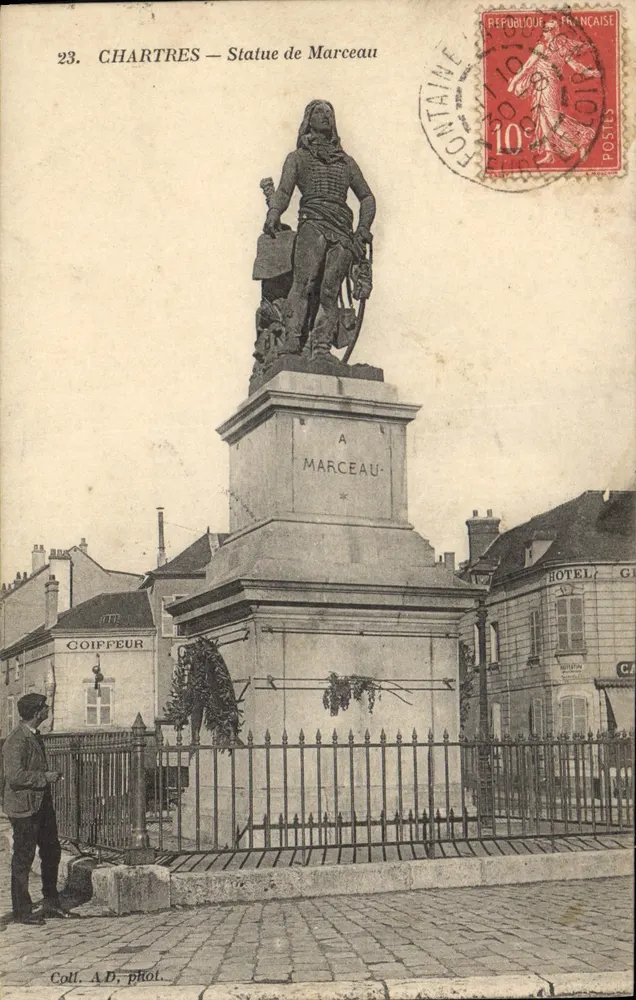 Chartres — Estátua de Marceau — Coll. A.D. fot. - Frente