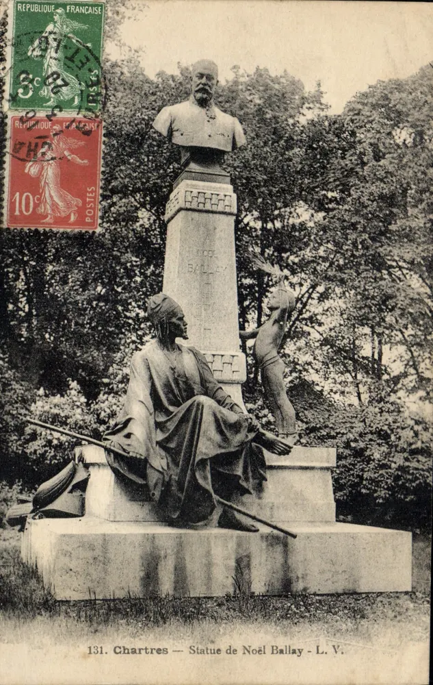 Chartres — Estátua de Noël Ballay — L. V. - Frente