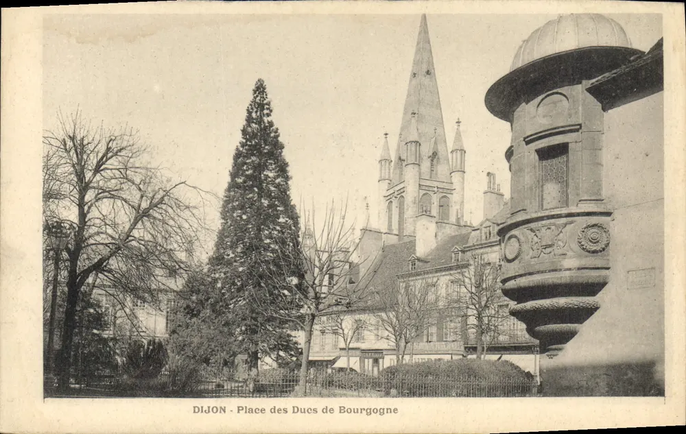 Dijon - Praça dos Duques de Borgonha — vista com igreja e monumento — editor não identificado - Frente