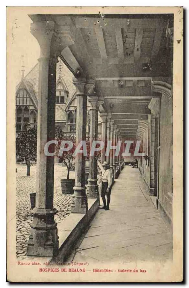 Hôpices de Beaune — Hôtel-Dieu — Galerie des Erdgeschosses - Vorderseite