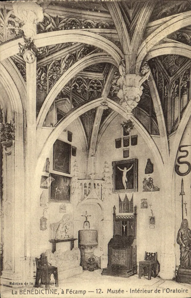 Fécamp — Interior del Oratorio — Museo — Edición de la Benedictine, n°12 - Anverso